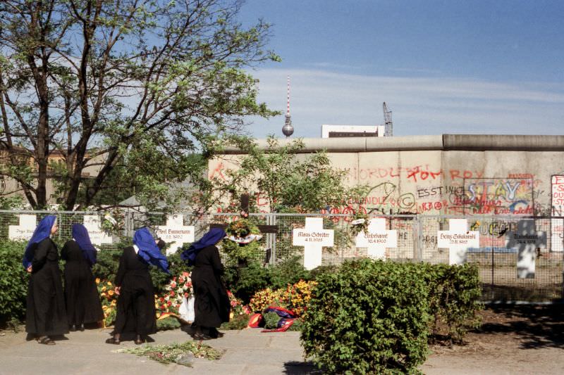 Memorial for the dead of the Wall, West Berlin, Germany, 1989