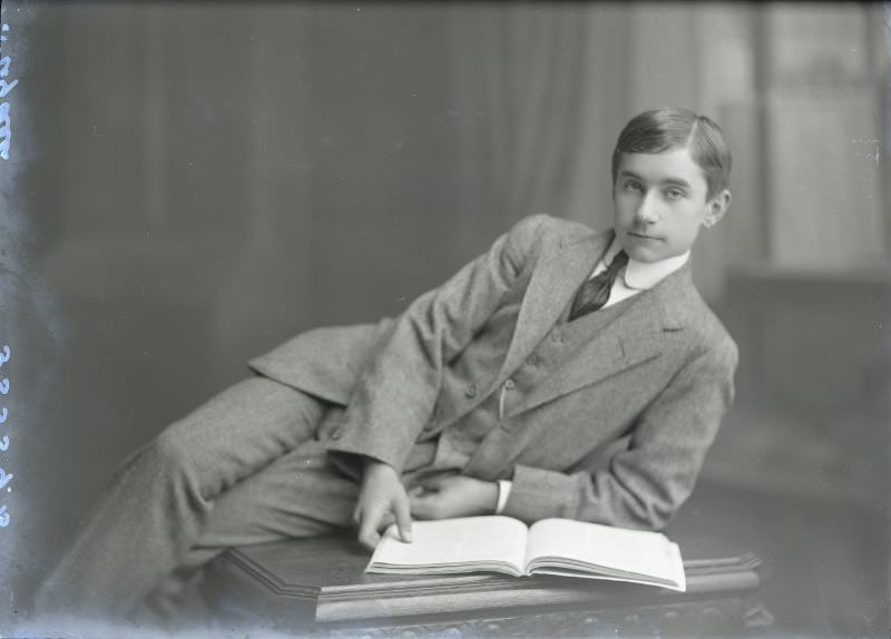 The Dapper Dudes of the Edwardian Era: A Look at Teenage Boy's Fashion