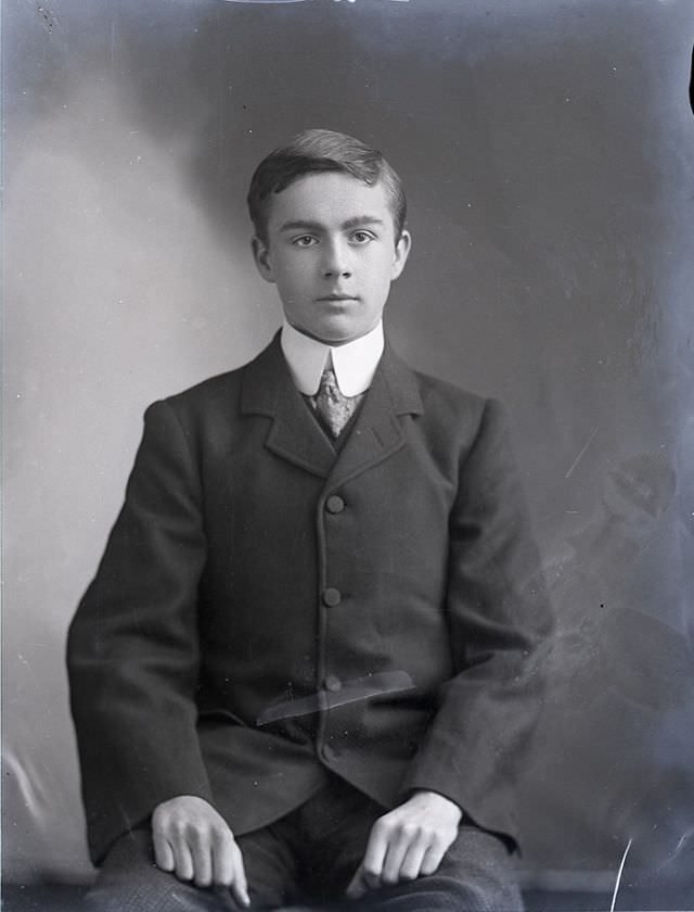 The Dapper Dudes of the Edwardian Era: A Look at Teenage Boy's Fashion