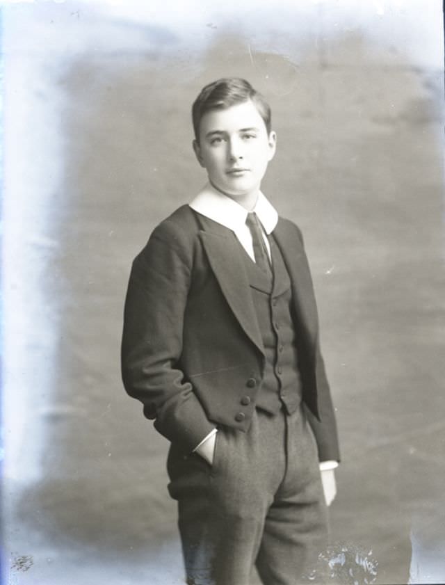 The Dapper Dudes of the Edwardian Era: A Look at Teenage Boy's Fashion