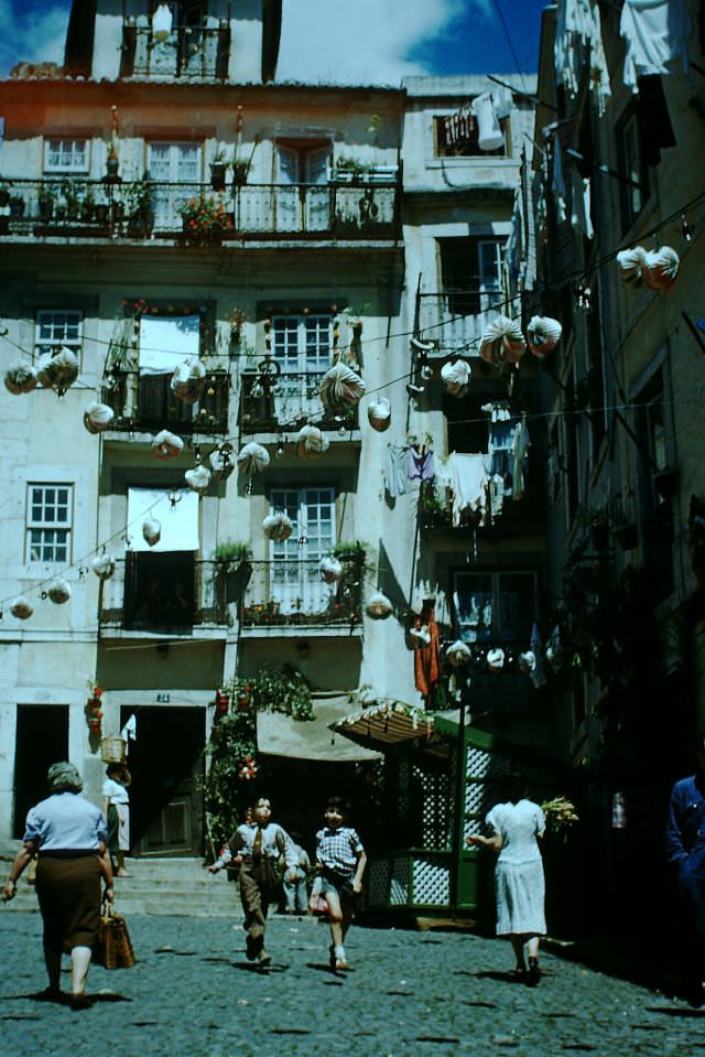 People in Moorish Quarter