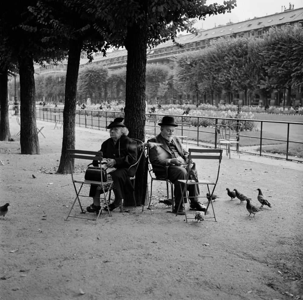 Old Couple in the park, Paris, 1955
