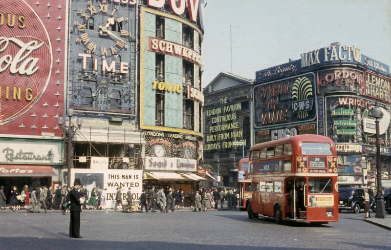London, Piccadilly Circus, 1950s