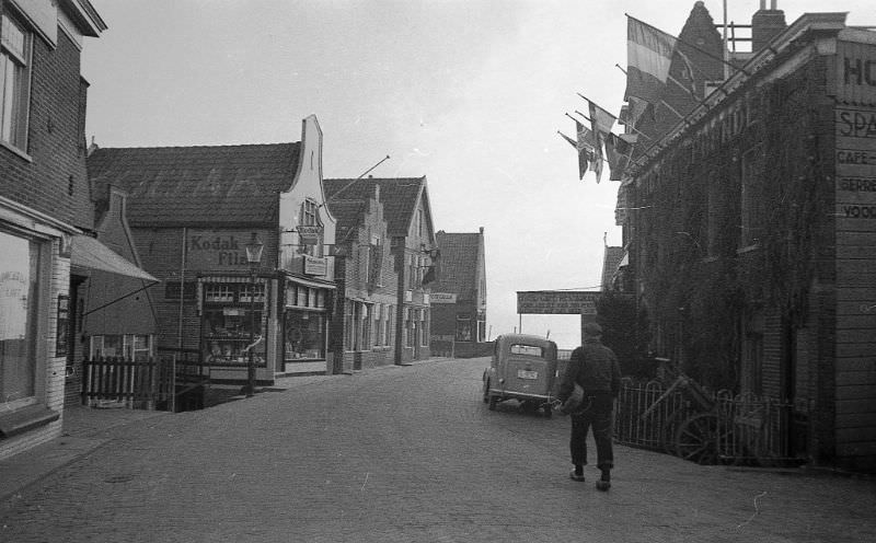 Volendam, Havendijkie, Netherlands, 1950