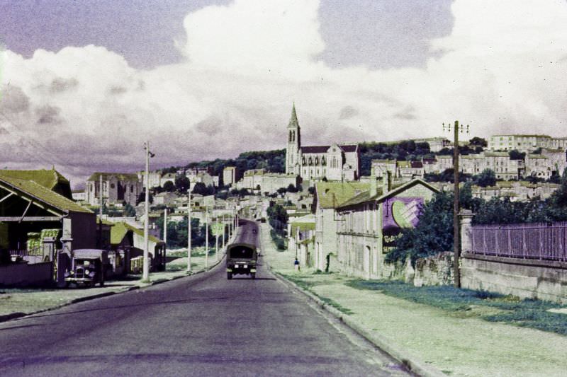 Église Saint-Ausone d'Angoulême, France, 1952