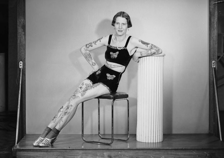 Tattooed woman, Australia, 25 December 1937