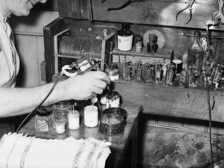 Instruments, Fred Harris Tattoo Studio, Sydney, 17 December 1937