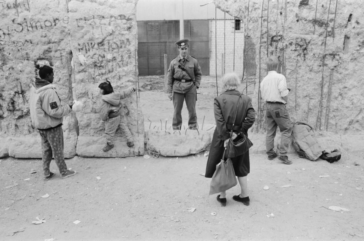 Life Behind Bars: Harald Hauswald's Photographs of the East German Penal System