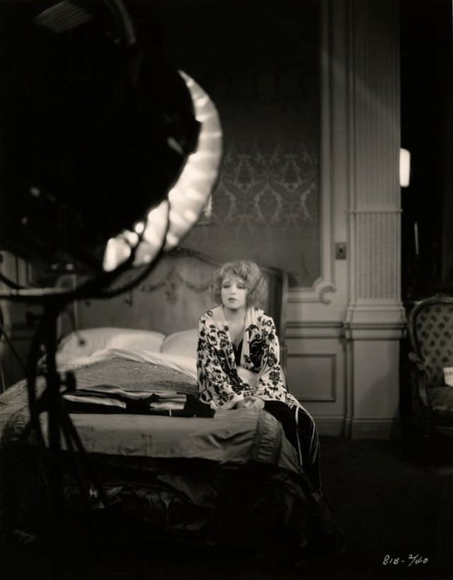 Stunning Photos of Clara Bow and other Stars from the movie 'Her Wedding Night (1930)'