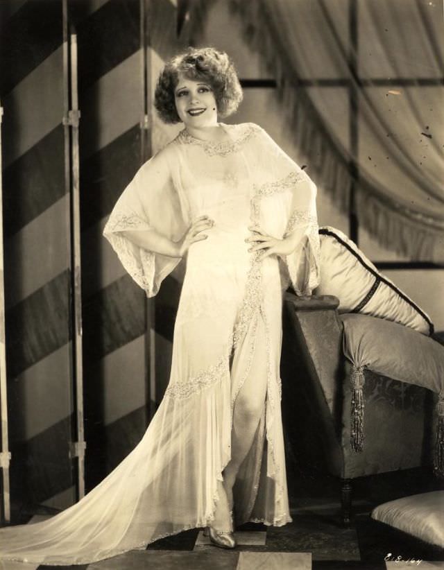 Stunning Photos of Clara Bow and other Stars from the movie 'Her Wedding Night (1930)'