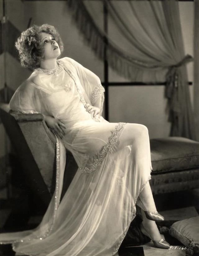 Stunning Photos of Clara Bow and other Stars from the movie 'Her Wedding Night (1930)'