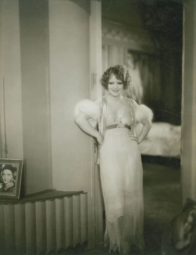 Stunning Photos of Clara Bow and other Stars from the movie 'Her Wedding Night (1930)'