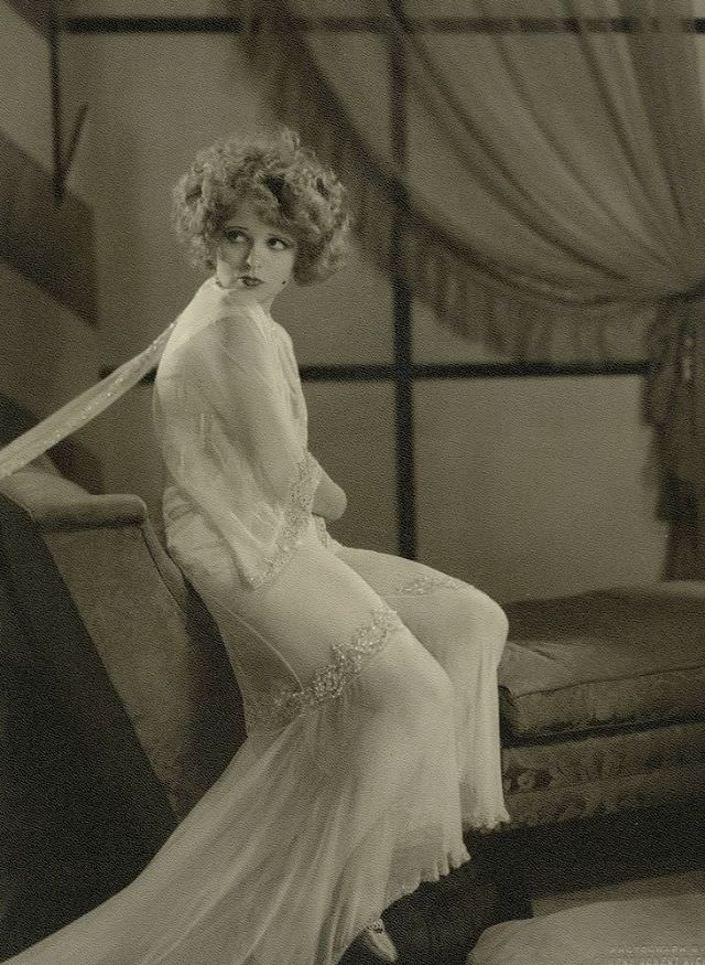 Stunning Photos of Clara Bow and other Stars from the movie 'Her Wedding Night (1930)'