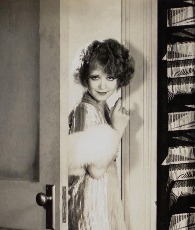 Stunning Photos of Clara Bow and other Stars from the movie 'Her Wedding Night (1930)'