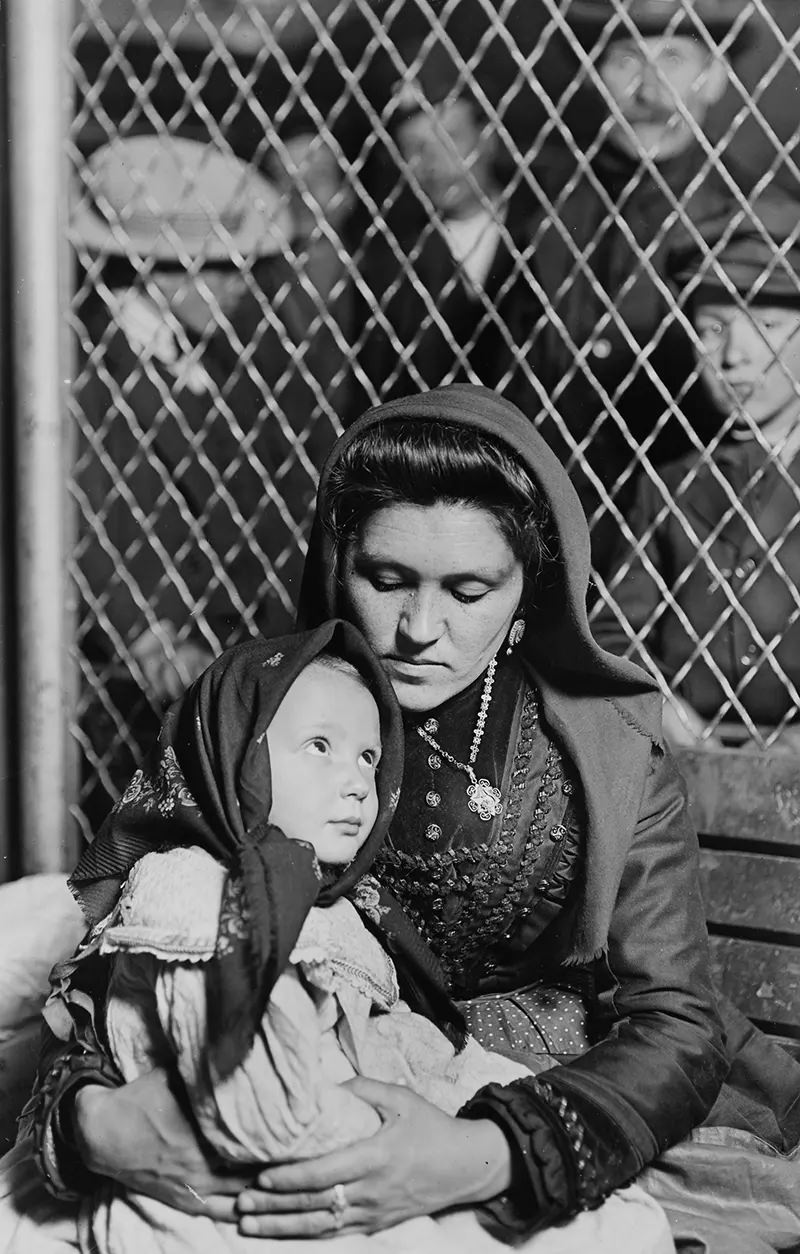 Italian Mother and Child, Ellis Island 1905.
