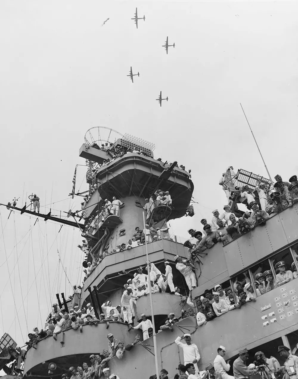 USAAF B-29 bombers fly in formation over USS Missouri, during surrender ceremonies.