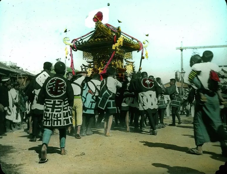 Japanese Culture and Society in the Late 19th and Early 20th Centuries Through Herbert Geddes' Photographs