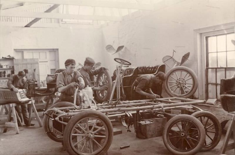 The Innovative Lewis Cycle and Motor Works Factory: A Look inside the Factory in Adelaide from the 1900s