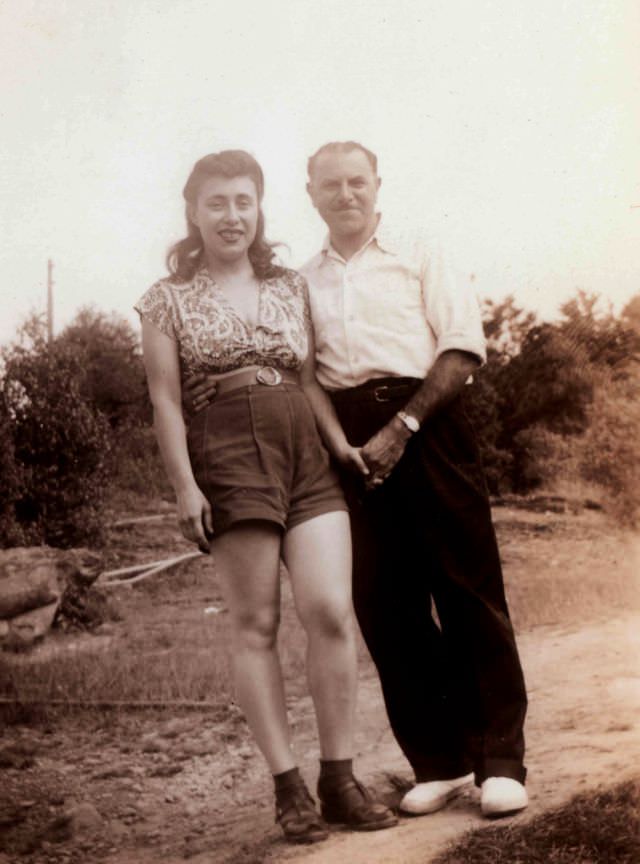 Beautiful Vintage Photos of Lovely Couples from the 1940s