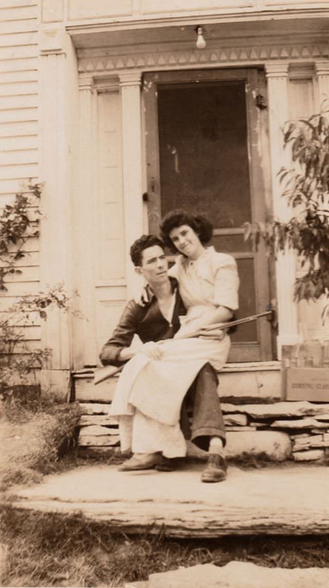 Beautiful Vintage Photos of Lovely Couples from the 1940s