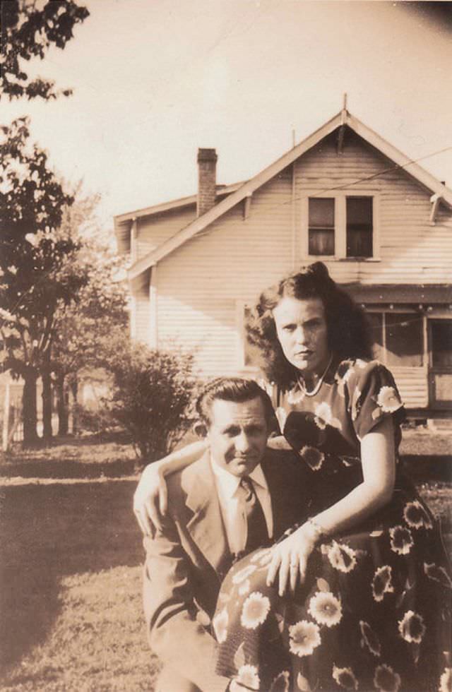 Beautiful Vintage Photos of Lovely Couples from the 1940s