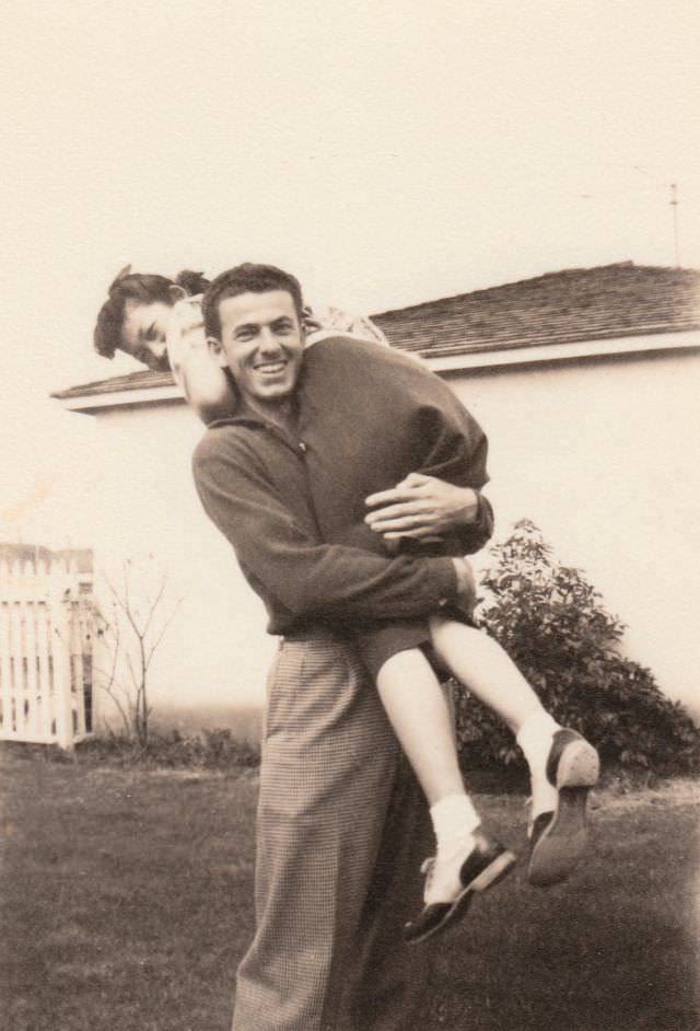 Beautiful Vintage Photos of Lovely Couples from the 1940s