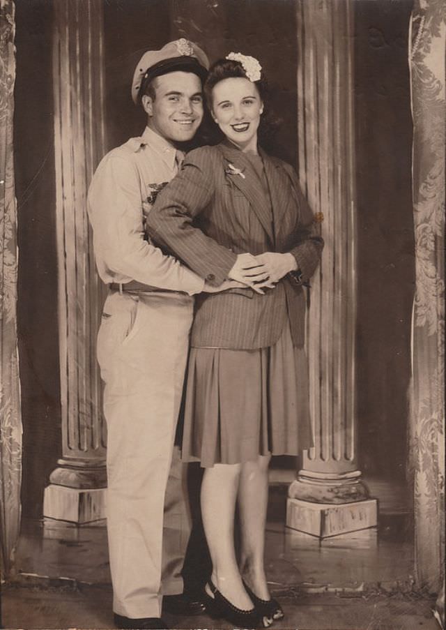 Beautiful Vintage Photos of Lovely Couples from the 1940s