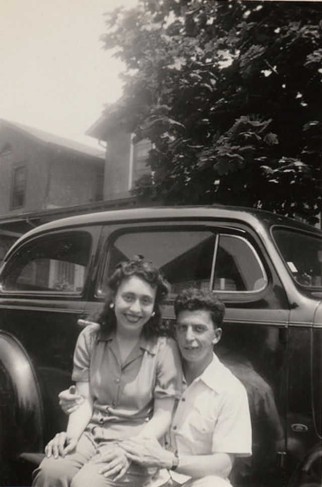 Beautiful Vintage Photos of Lovely Couples from the 1940s