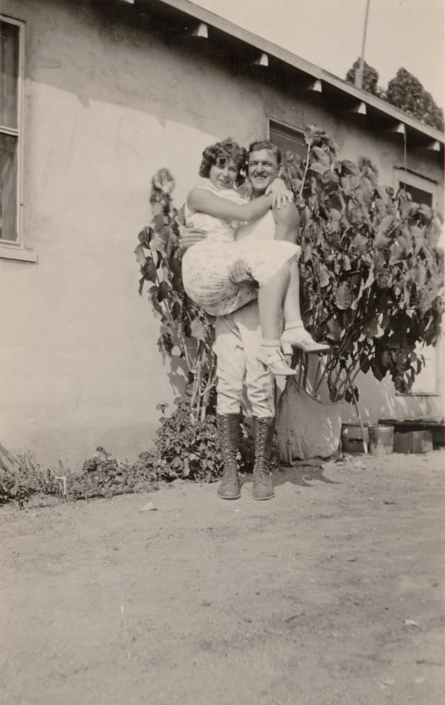 Beautiful Vintage Photos of Lovely Couples from the 1940s