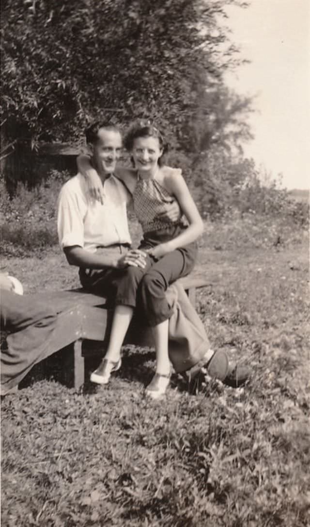 Beautiful Vintage Photos of Lovely Couples from the 1940s