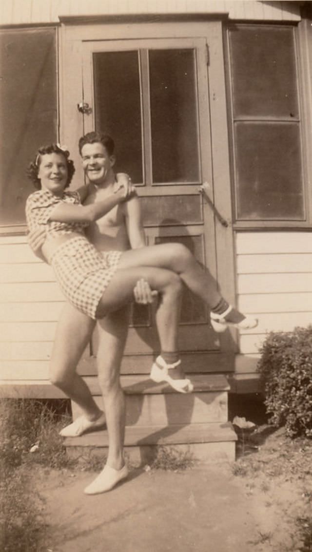Beautiful Vintage Photos of Lovely Couples from the 1940s