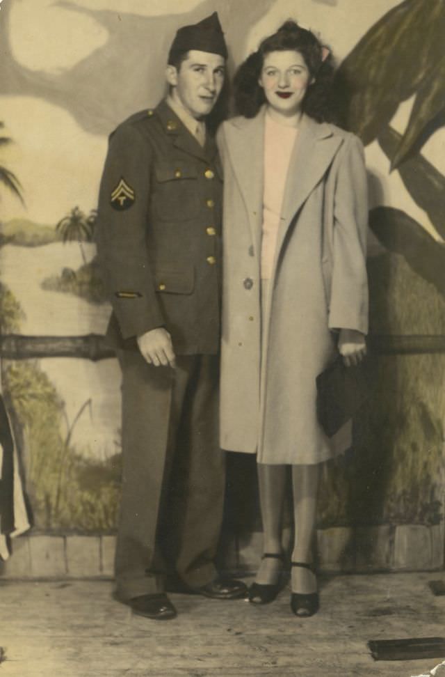 Beautiful Vintage Photos of Lovely Couples from the 1940s