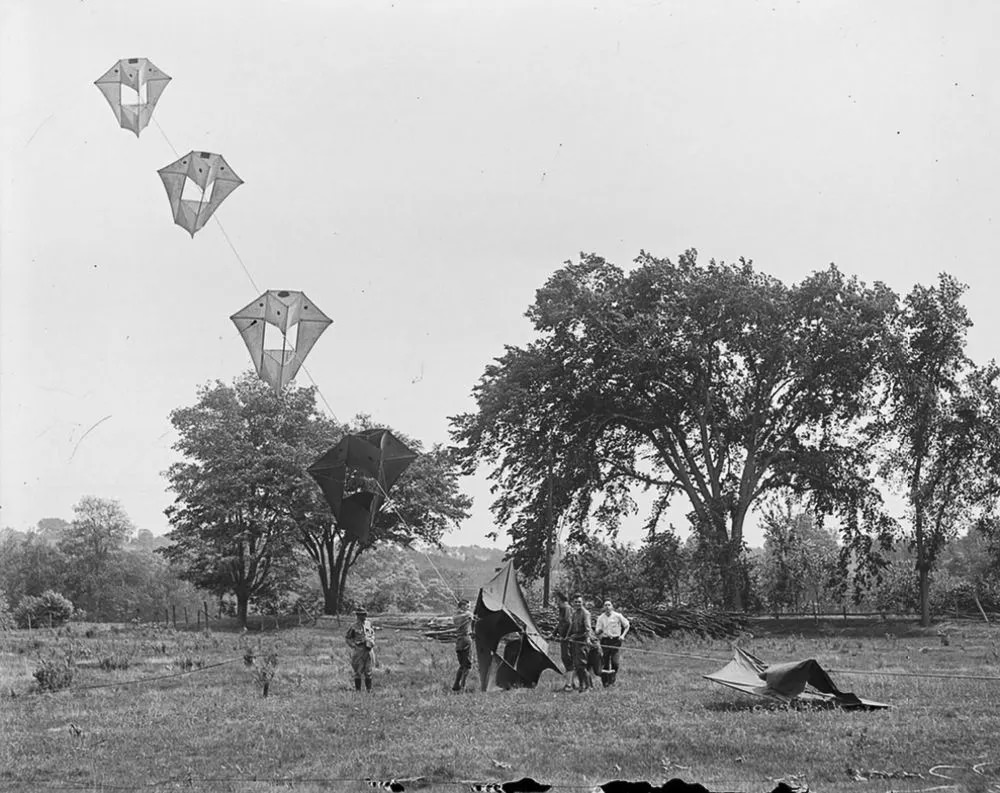The Incredible History of Man-Lifting Kites: The Aerial Reconnaissance Technology you never knew Existed!