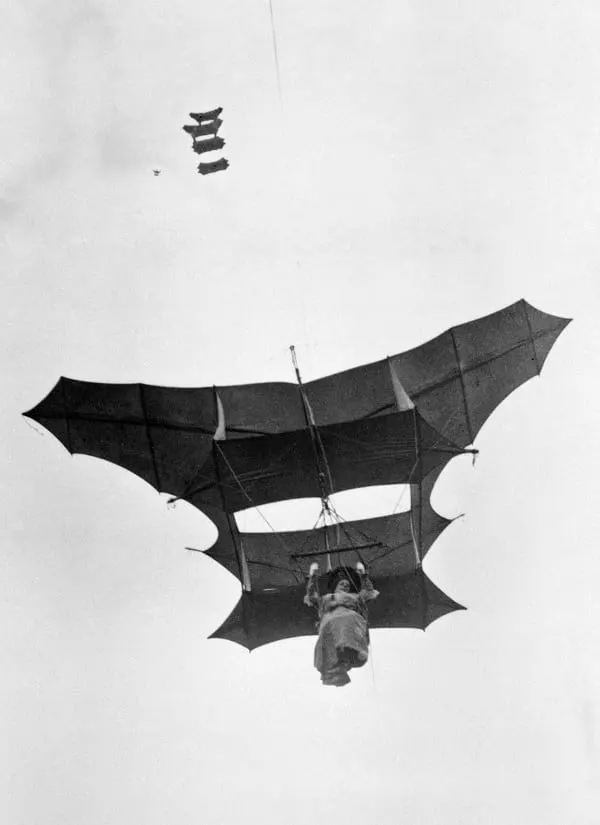 A passenger flying Man-lifter War Kite designed by Samuel Franklin Cody.