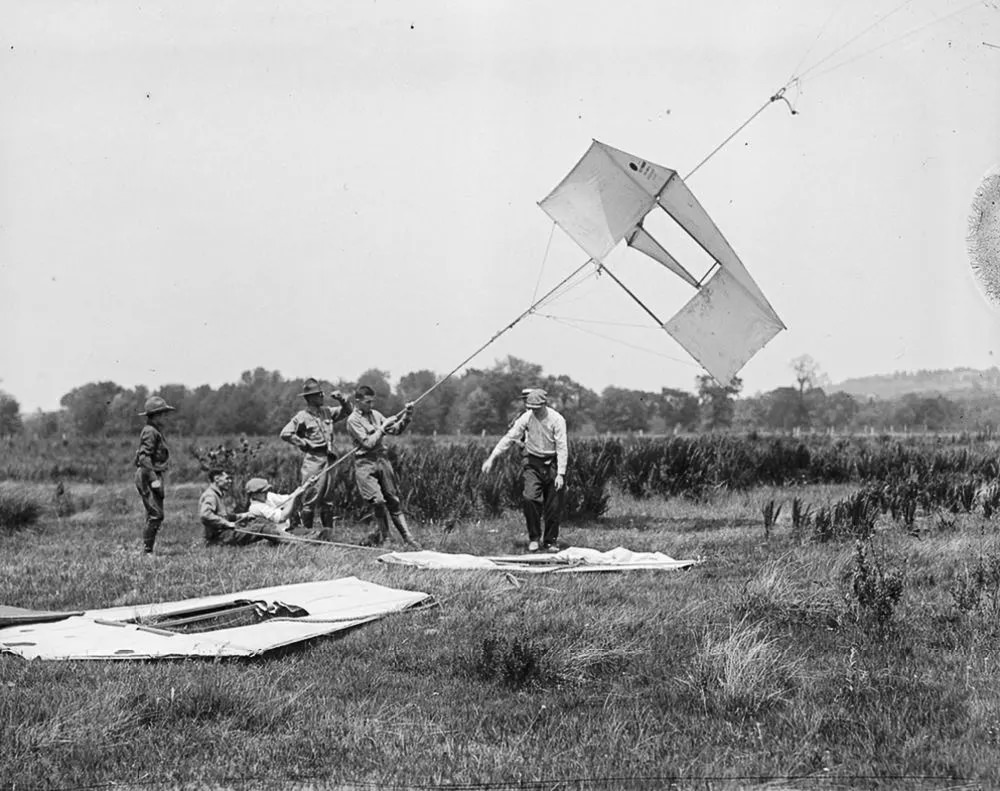 The Incredible History of Man-Lifting Kites: The Aerial Reconnaissance Technology you never knew Existed!