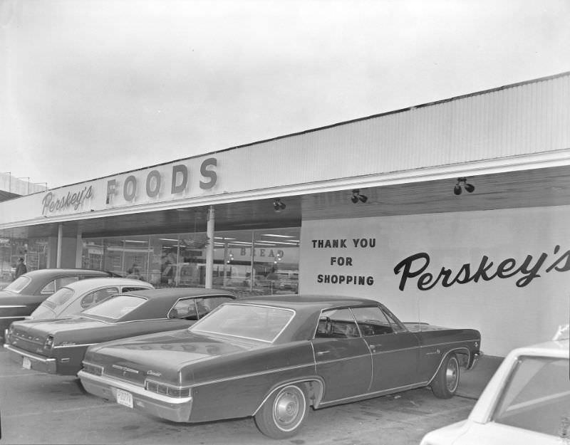 Persky's Super Center on 1st St NW, Massillon, Ohio, October 1969