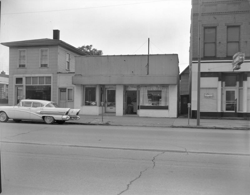 Joe Cettl Tailor and The Beauty Box Freigs, Massillon, Ohio, July 1960