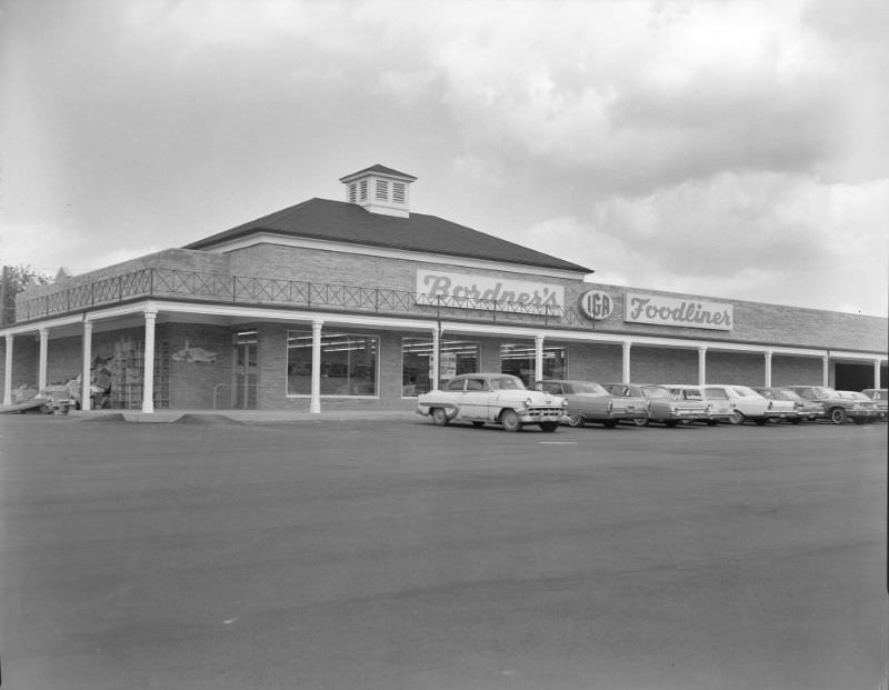Bordner's IGA, Massillon, Ohio, August 1966
