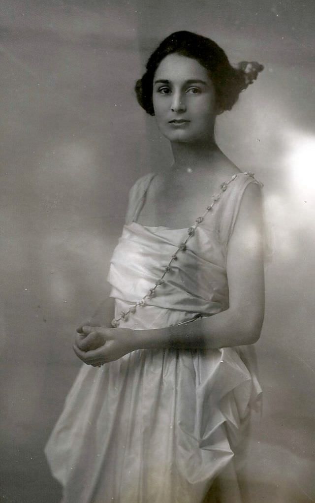 Fashionable Flappers: Glamorous Portraits of 1920s Melbourne Women