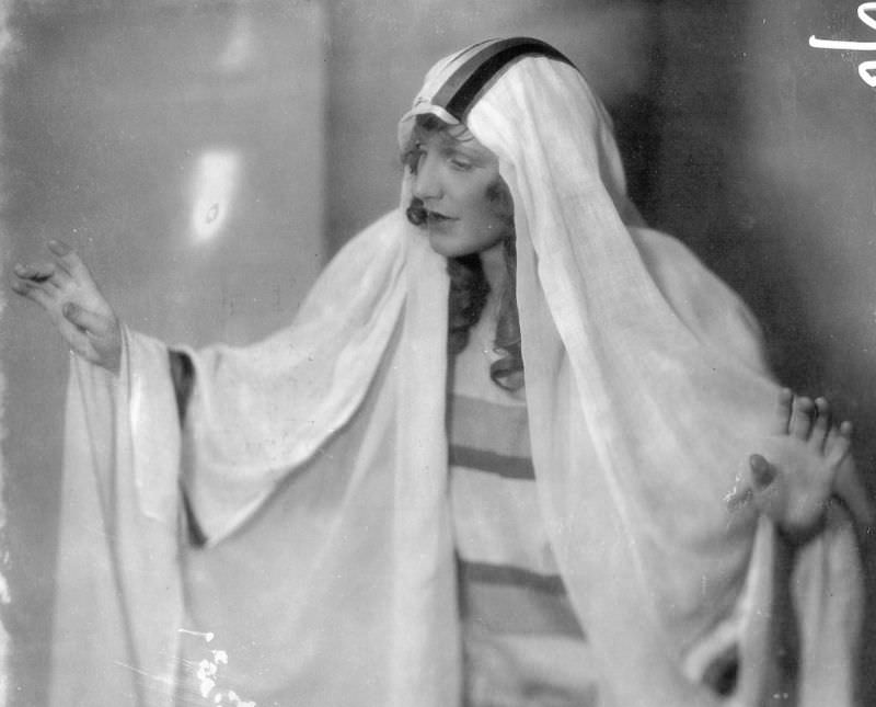 Fashionable Flappers: Glamorous Portraits of 1920s Melbourne Women