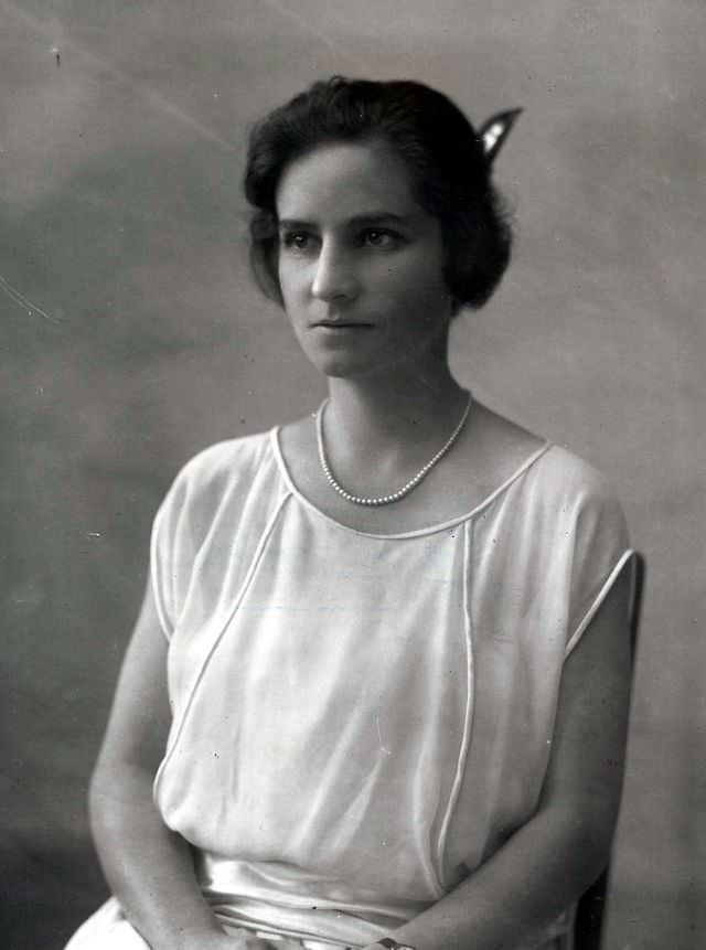 Fashionable Flappers: Glamorous Portraits of 1920s Melbourne Women