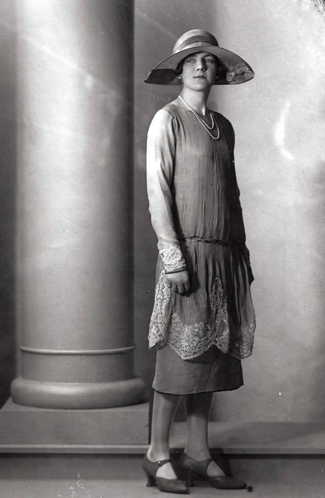 Fashionable Flappers: Glamorous Portraits of 1920s Melbourne Women