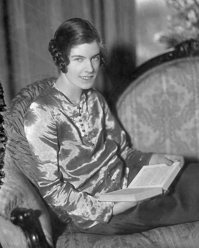 Fashionable Flappers: Glamorous Portraits of 1920s Melbourne Women