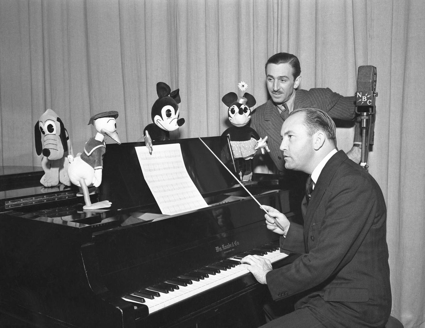 Mickey Mouse Theatre of the Air - Season 1. Pluto, Donald Duck, Mickey Mouse, Minnie Mouse, Walt Disney, maestro Felix Mills