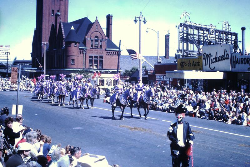 The Spectacular Milwaukee Circus Parade of the 1960s: A Blast from the Past!