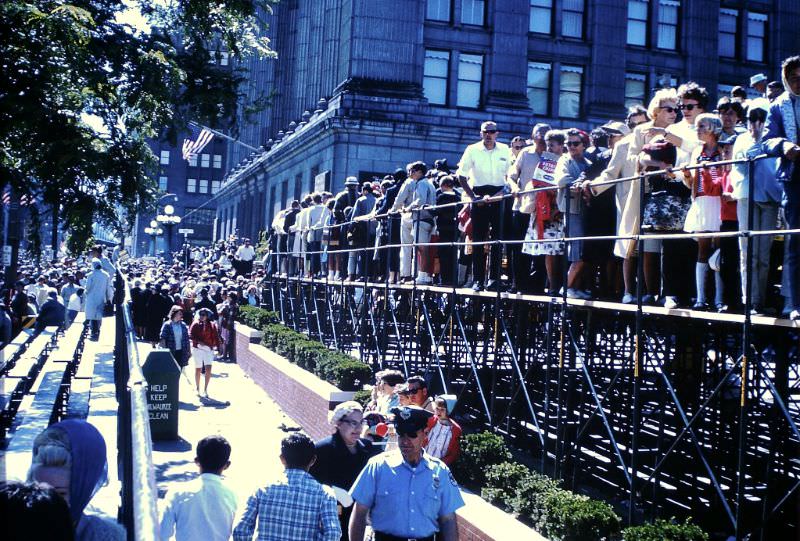 The Spectacular Milwaukee Circus Parade of the 1960s: A Blast from the Past!