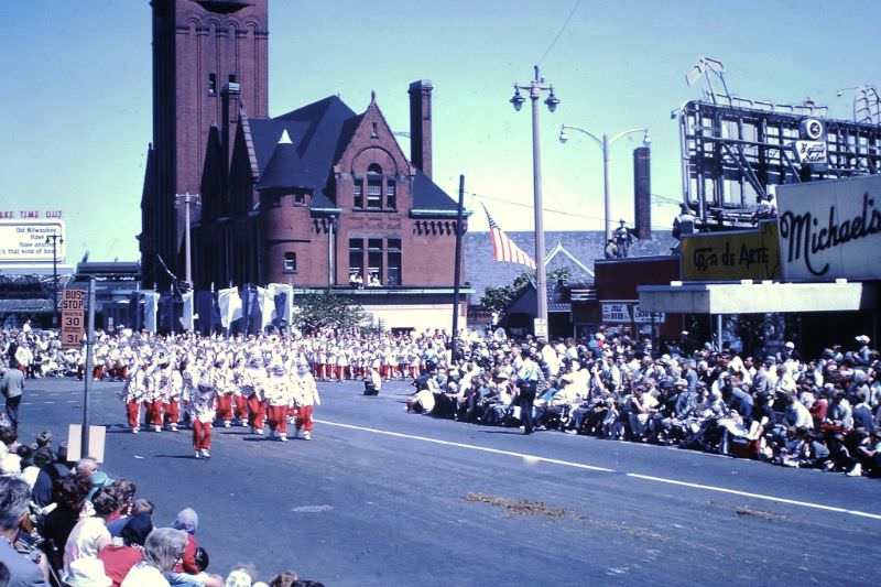 The Spectacular Milwaukee Circus Parade of the 1960s: A Blast from the Past!