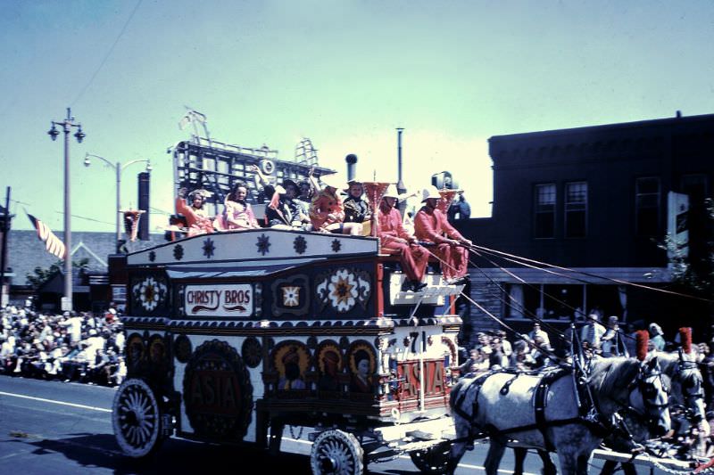 The Spectacular Milwaukee Circus Parade of the 1960s: A Blast from the Past!