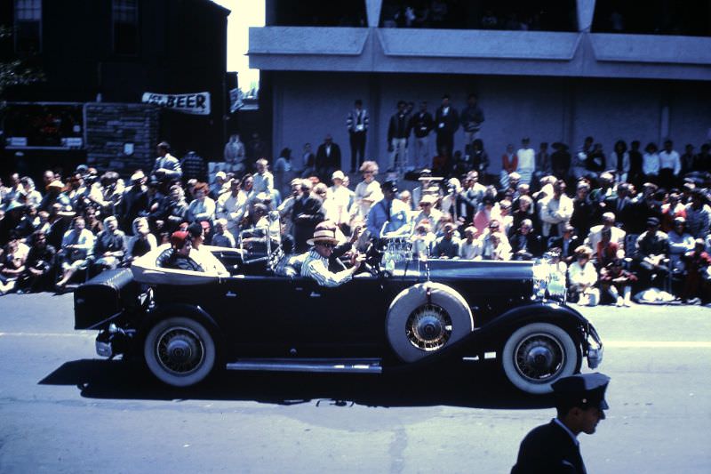 The Spectacular Milwaukee Circus Parade of the 1960s: A Blast from the Past!