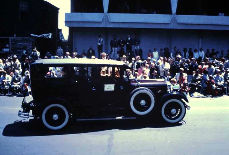 The Spectacular Milwaukee Circus Parade of the 1960s: A Blast from the Past!